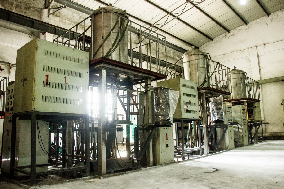 Vacuum graphite high-temperature furnace
